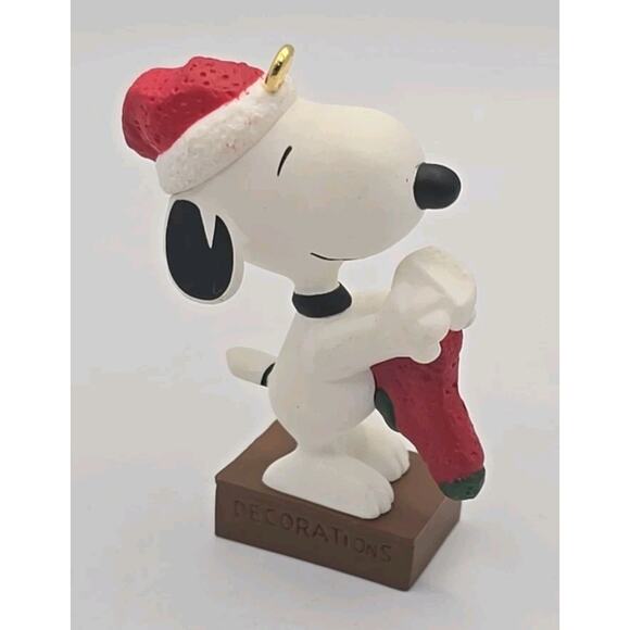 Hallmark keepsake a Snoopy Christmas ornament Fifth In Collection New U53 - Picture 2 of 5
